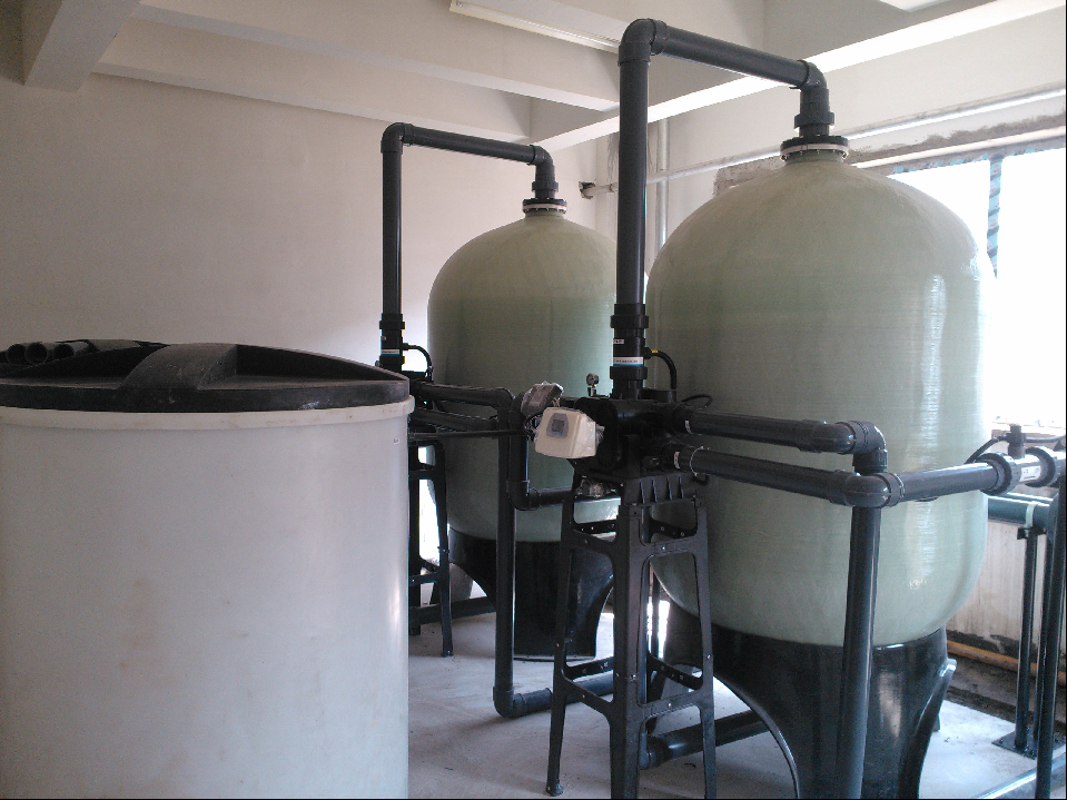 40吨软化水设备，主要用于锅炉除垢用水和洗浴用水及反渗透设备预处理
